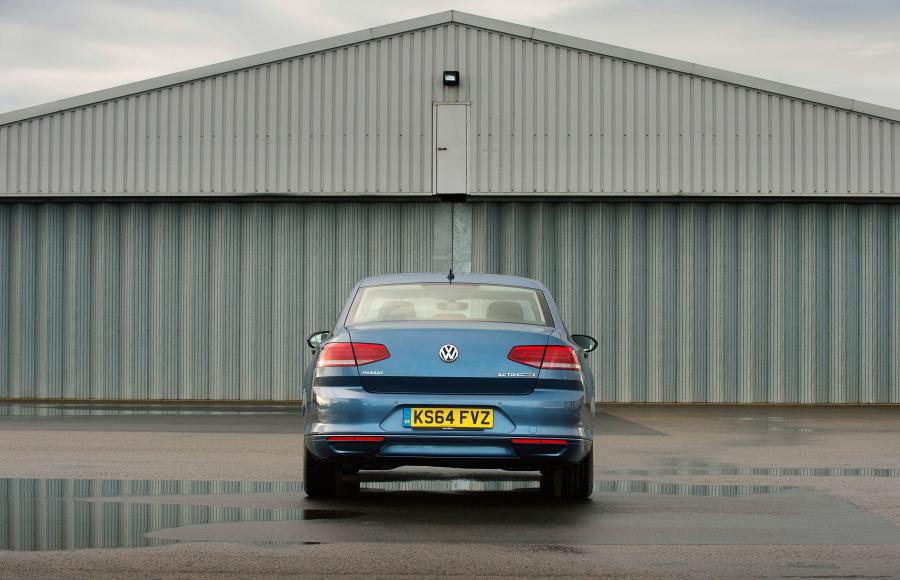  Volkswagen Passat SE 2015 года  (фото 17 из 24)